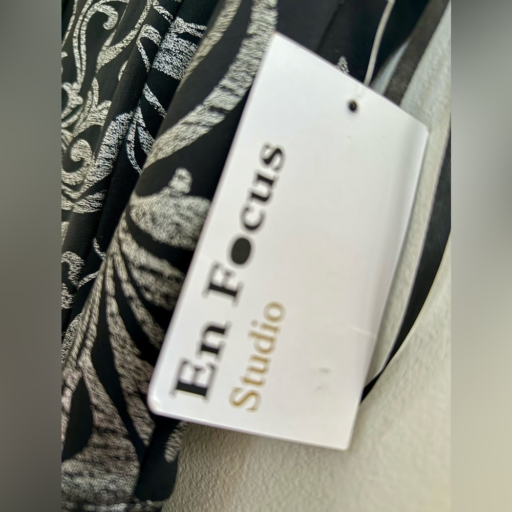 NWT Women’s En Focus Studio Gown, size 12 - Picture 4 of 4